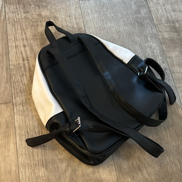 Small Backpack - Picture 2 of 4